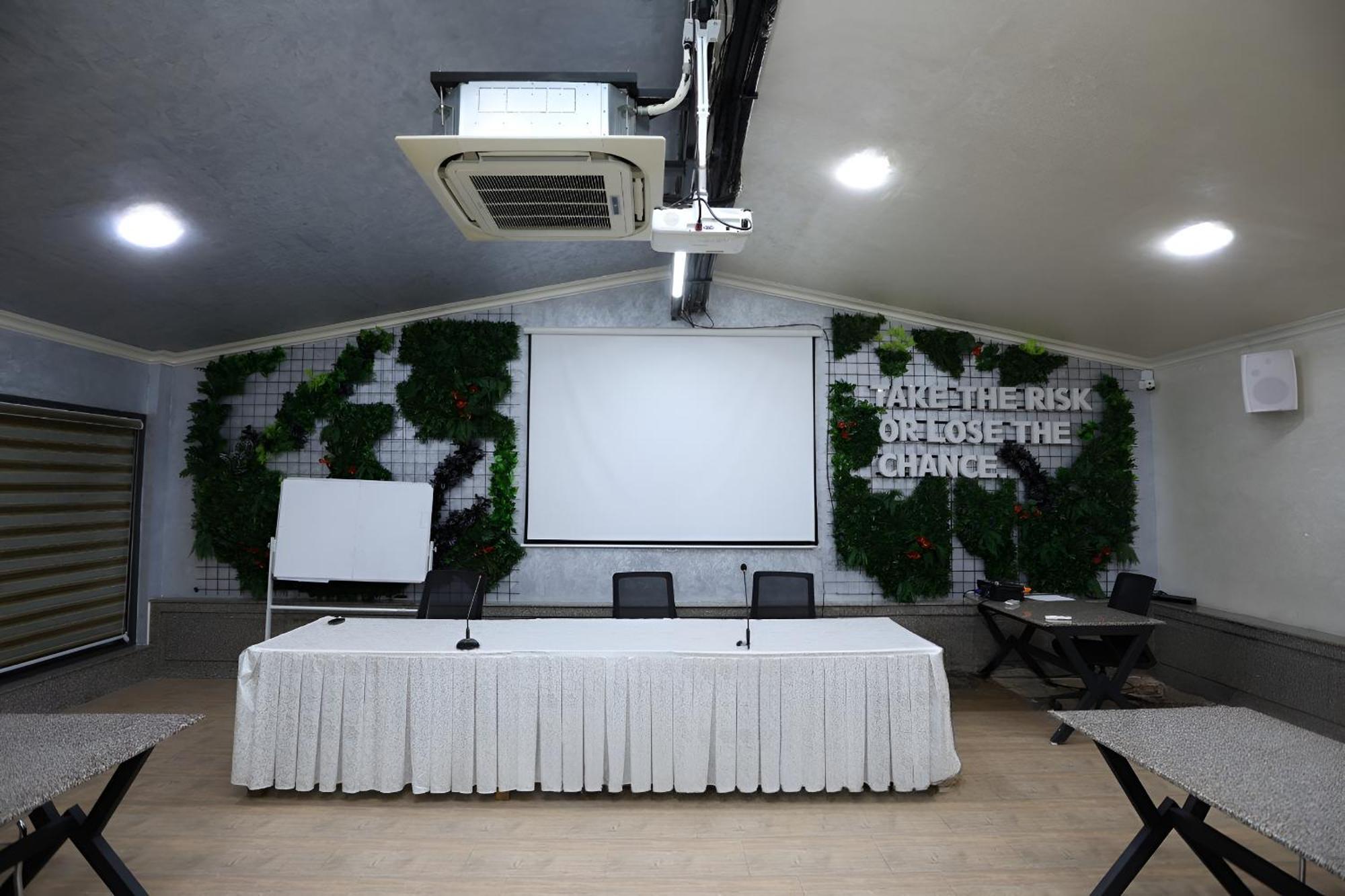 אנדיז'ן Chlnor Hotel מראה חיצוני תמונה